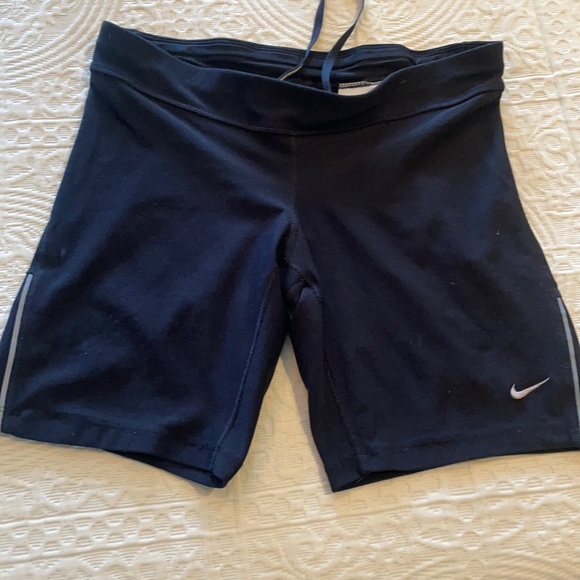 Nike Pants - NIKE dry Fit athletic short w/ 8 inch inseam. Fitted style